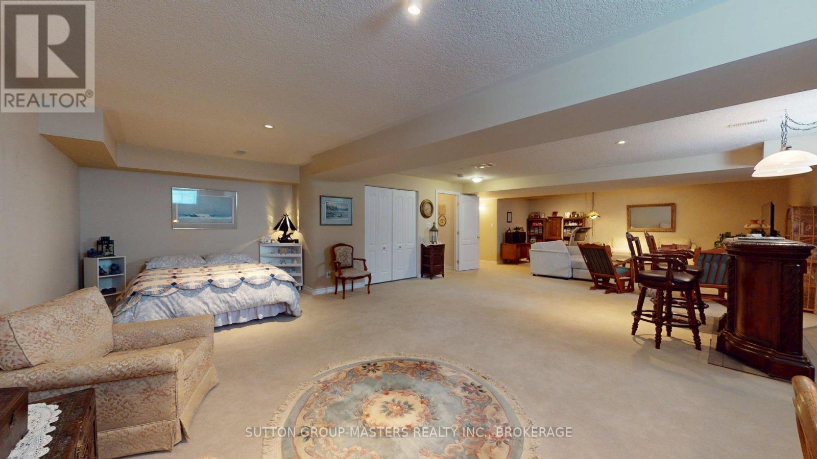 62 ELLESMEER AVENUE - 33