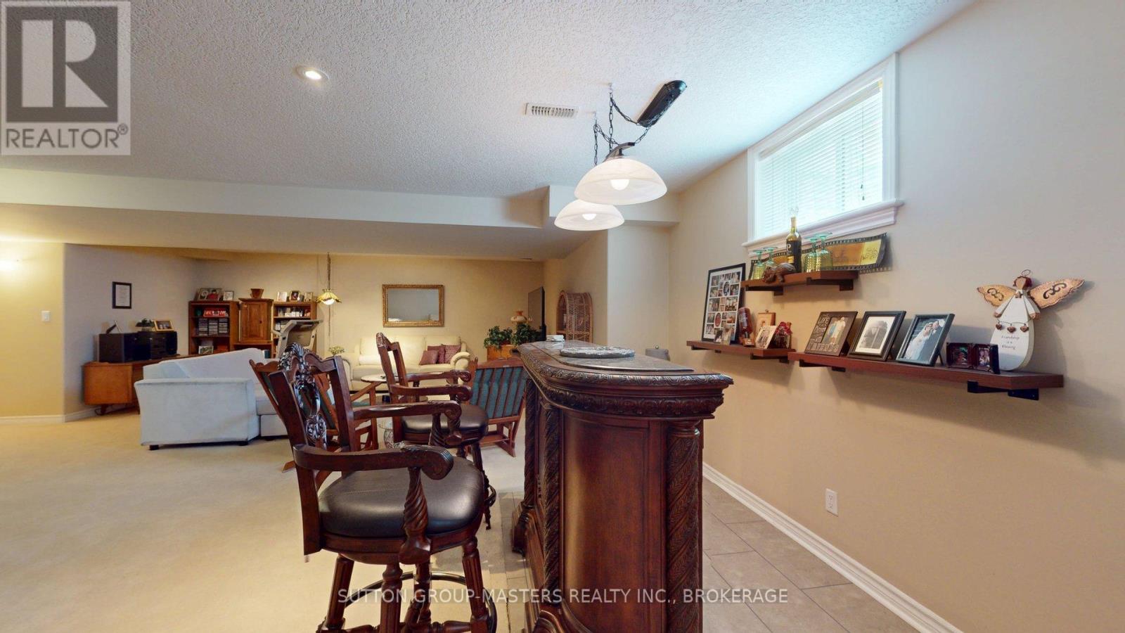 62 ELLESMEER AVENUE - 37