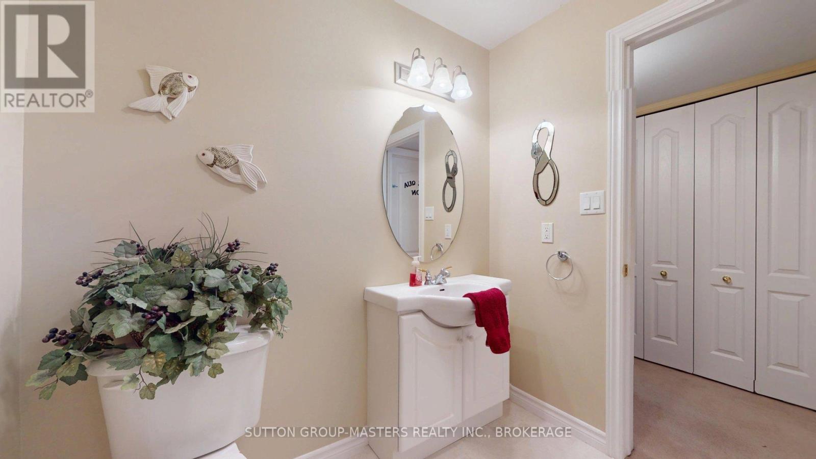 62 ELLESMEER AVENUE - 39