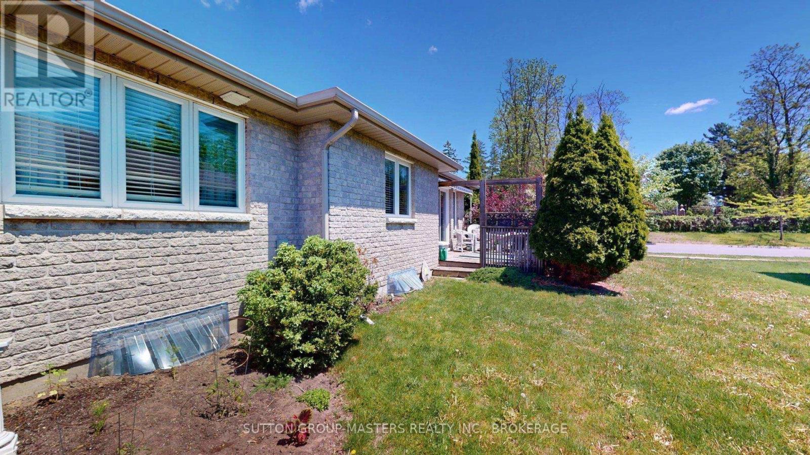62 ELLESMEER AVENUE - 5