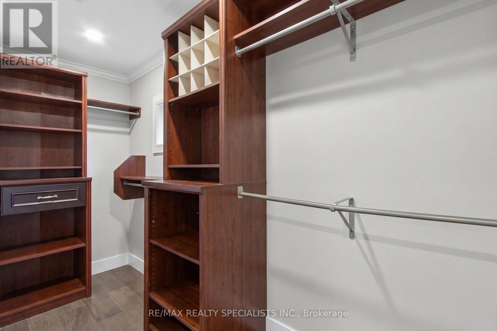 24 REGAN CRESCENT - 19