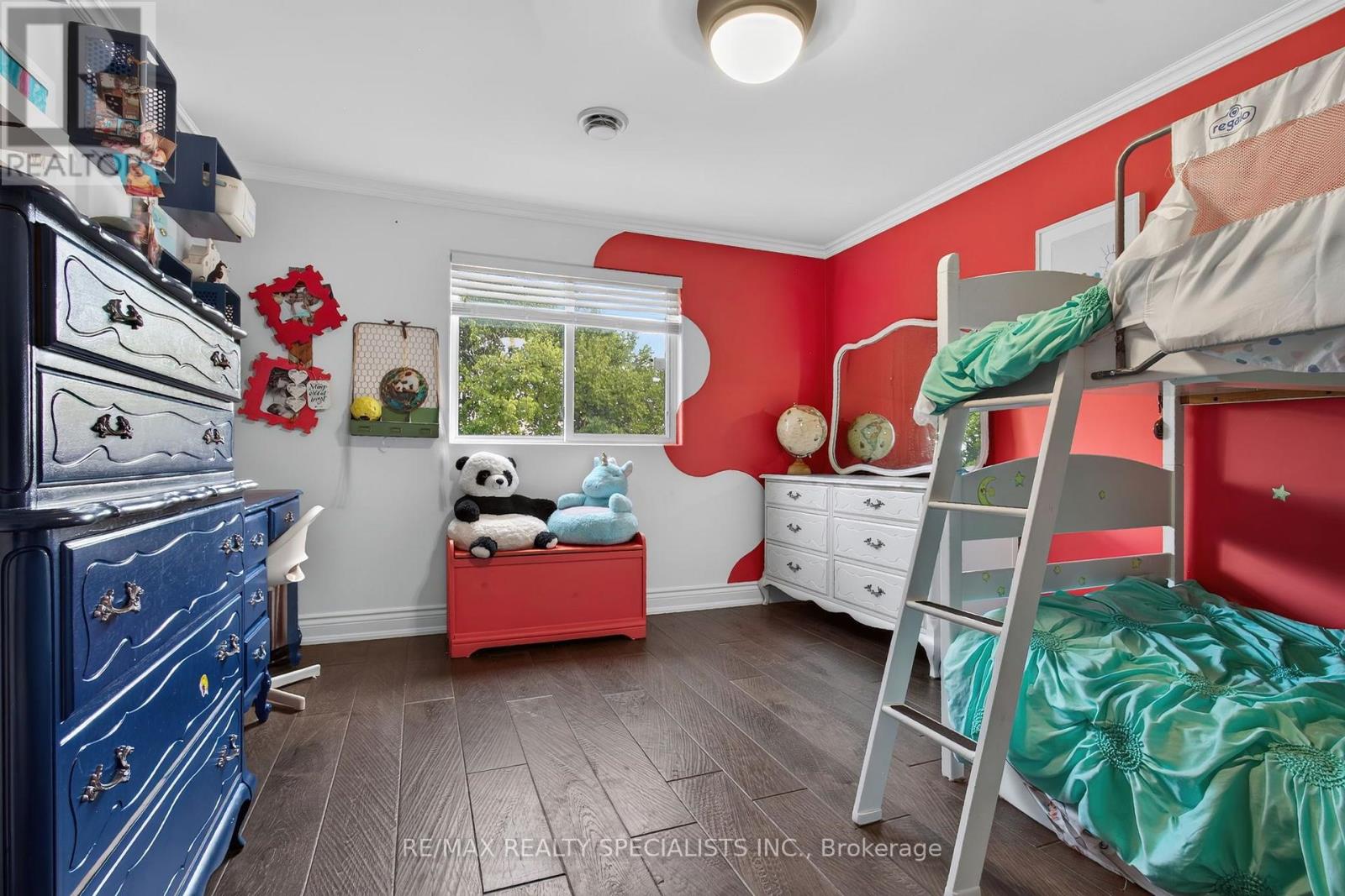 24 REGAN CRESCENT - 22