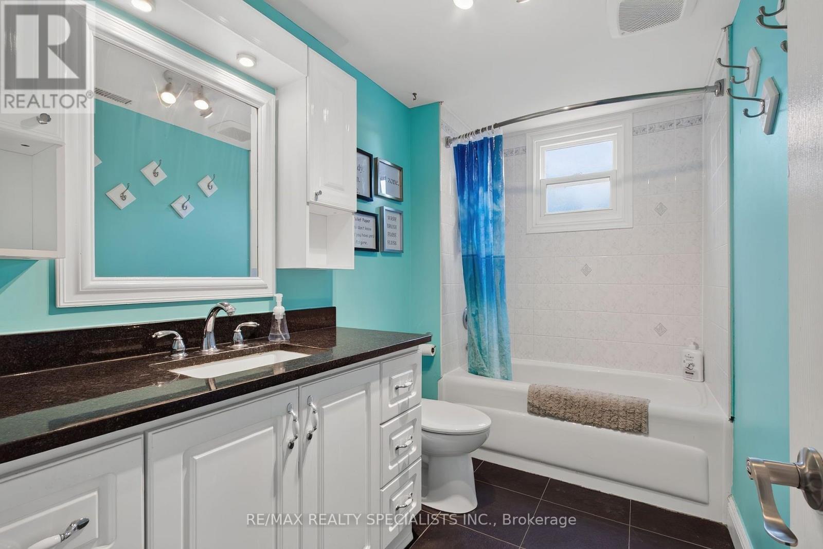 24 REGAN CRESCENT - 23