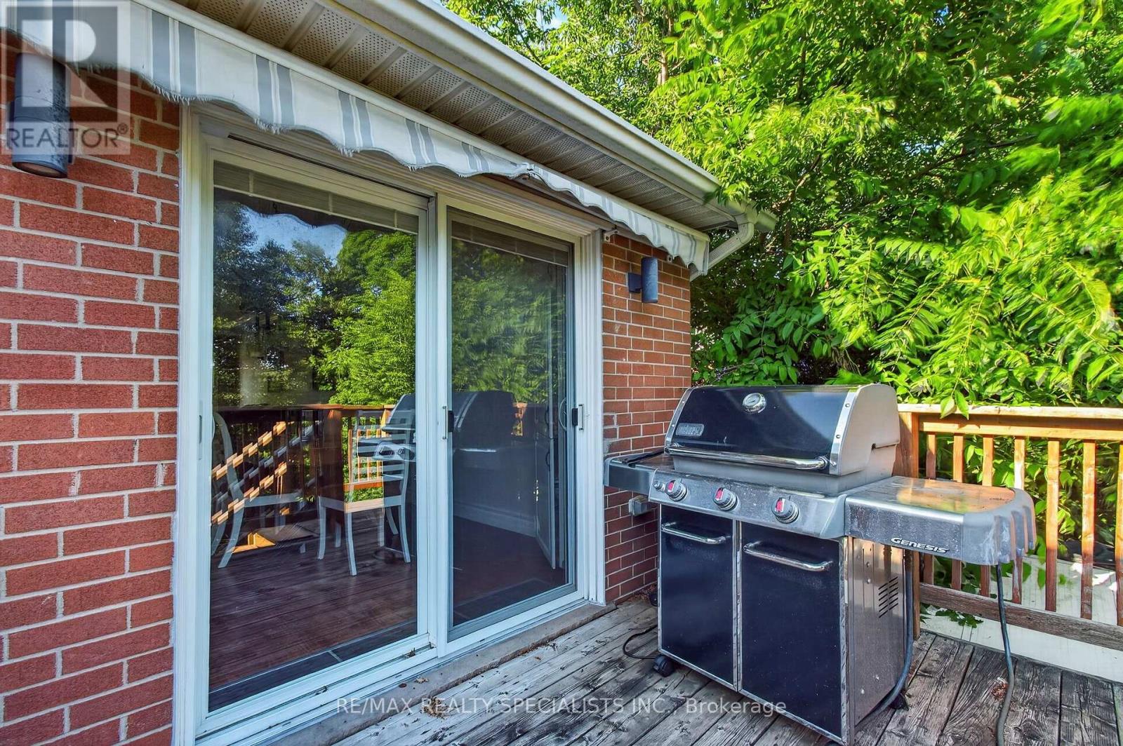 24 REGAN CRESCENT - 32