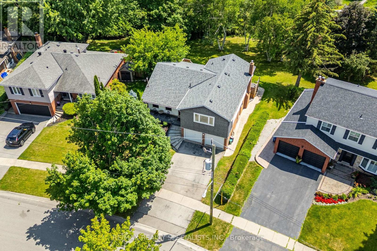 24 REGAN CRESCENT - 5