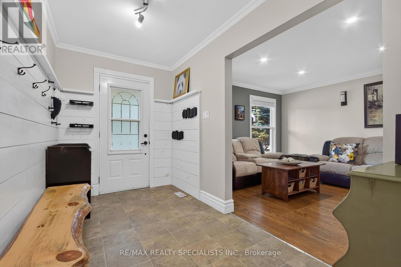 24 REGAN CRESCENT - 8