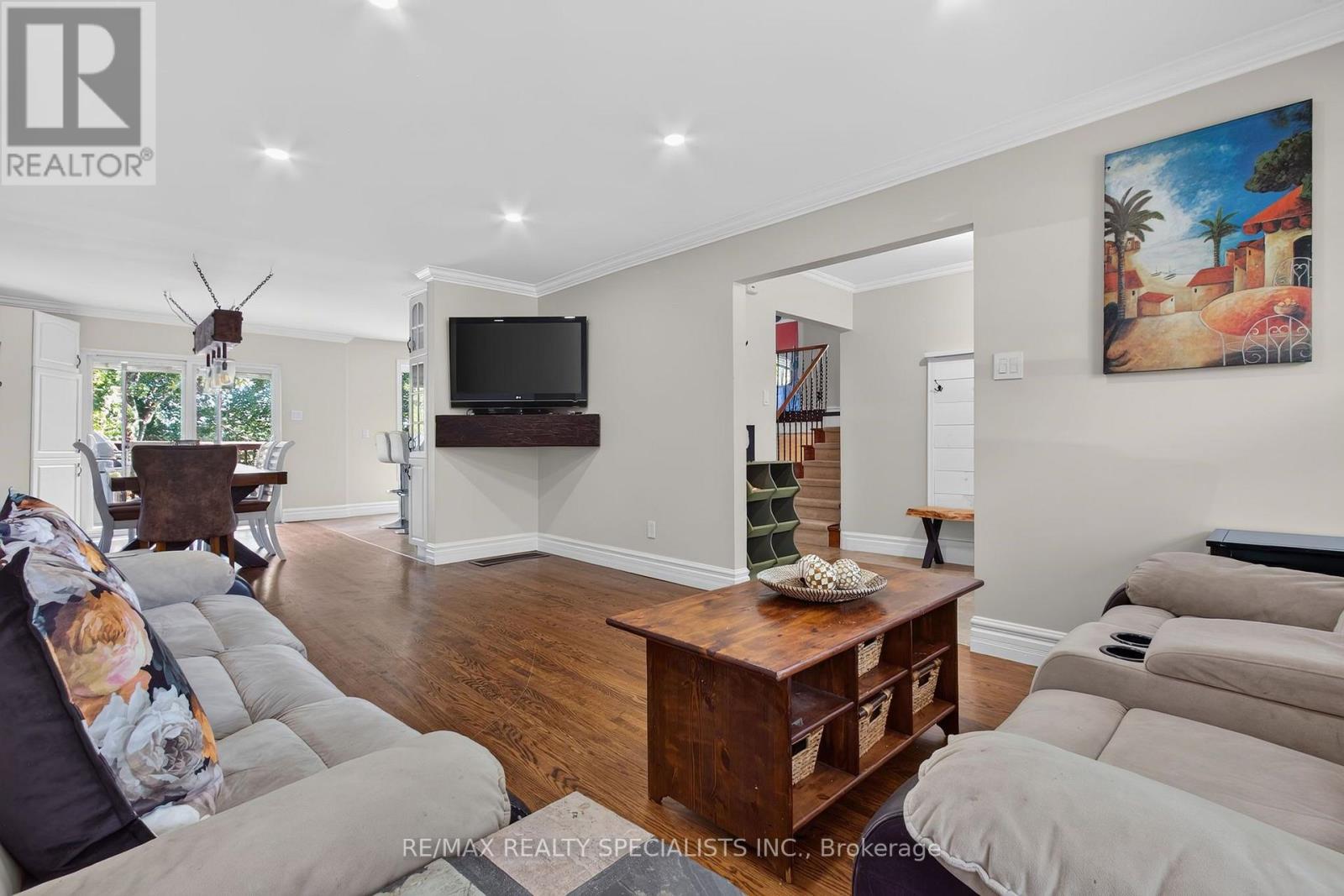24 REGAN CRESCENT - 11