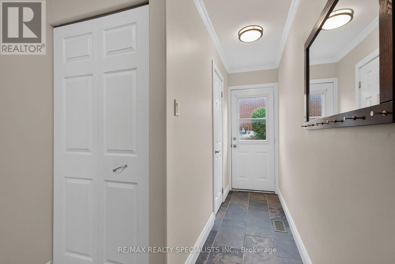 24 REGAN CRESCENT - 24