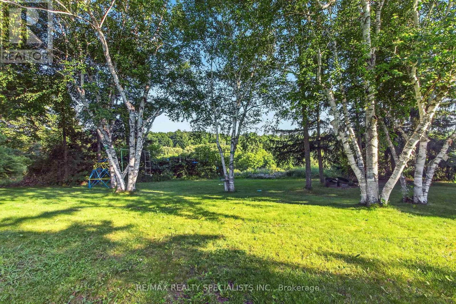 24 REGAN CRESCENT - 41