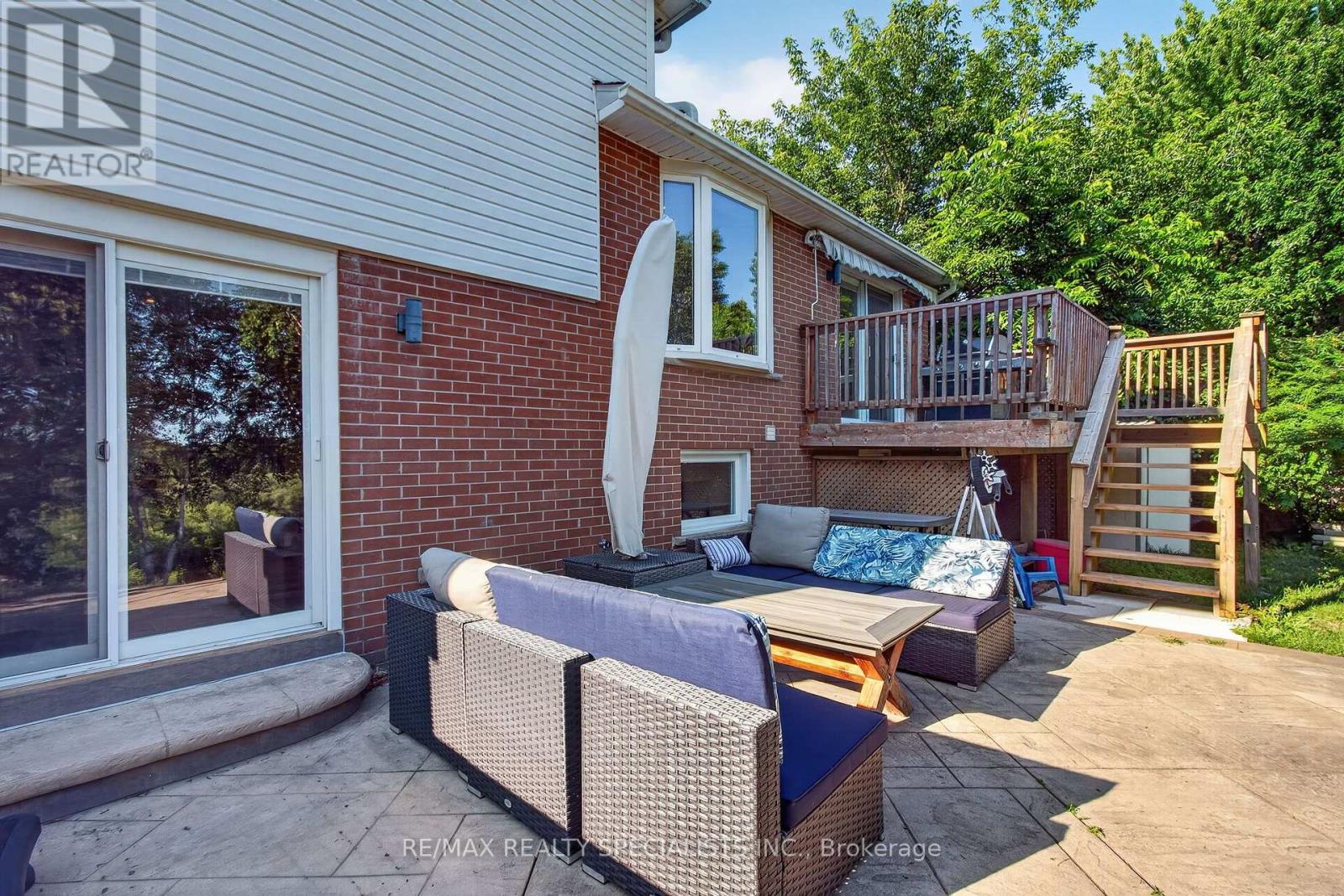 24 REGAN CRESCENT - 41