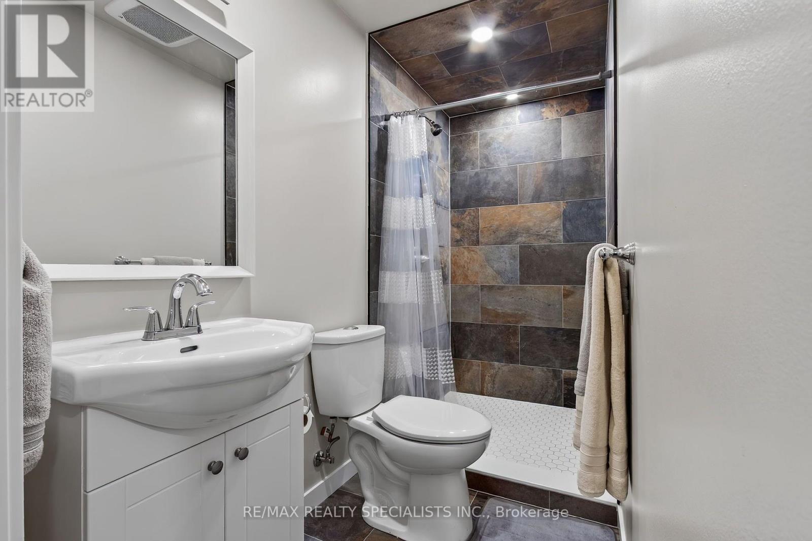 24 REGAN CRESCENT - 20