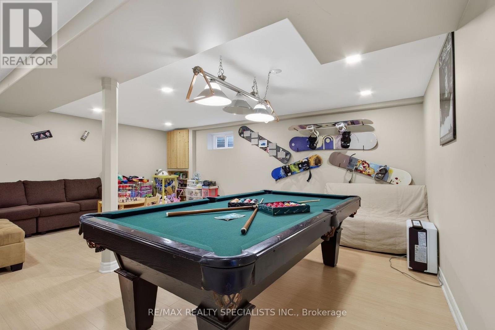 24 REGAN CRESCENT - 30