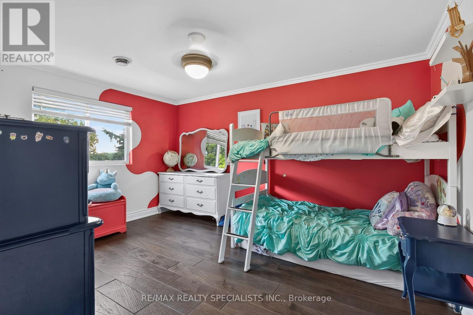 24 REGAN CRESCENT - 21