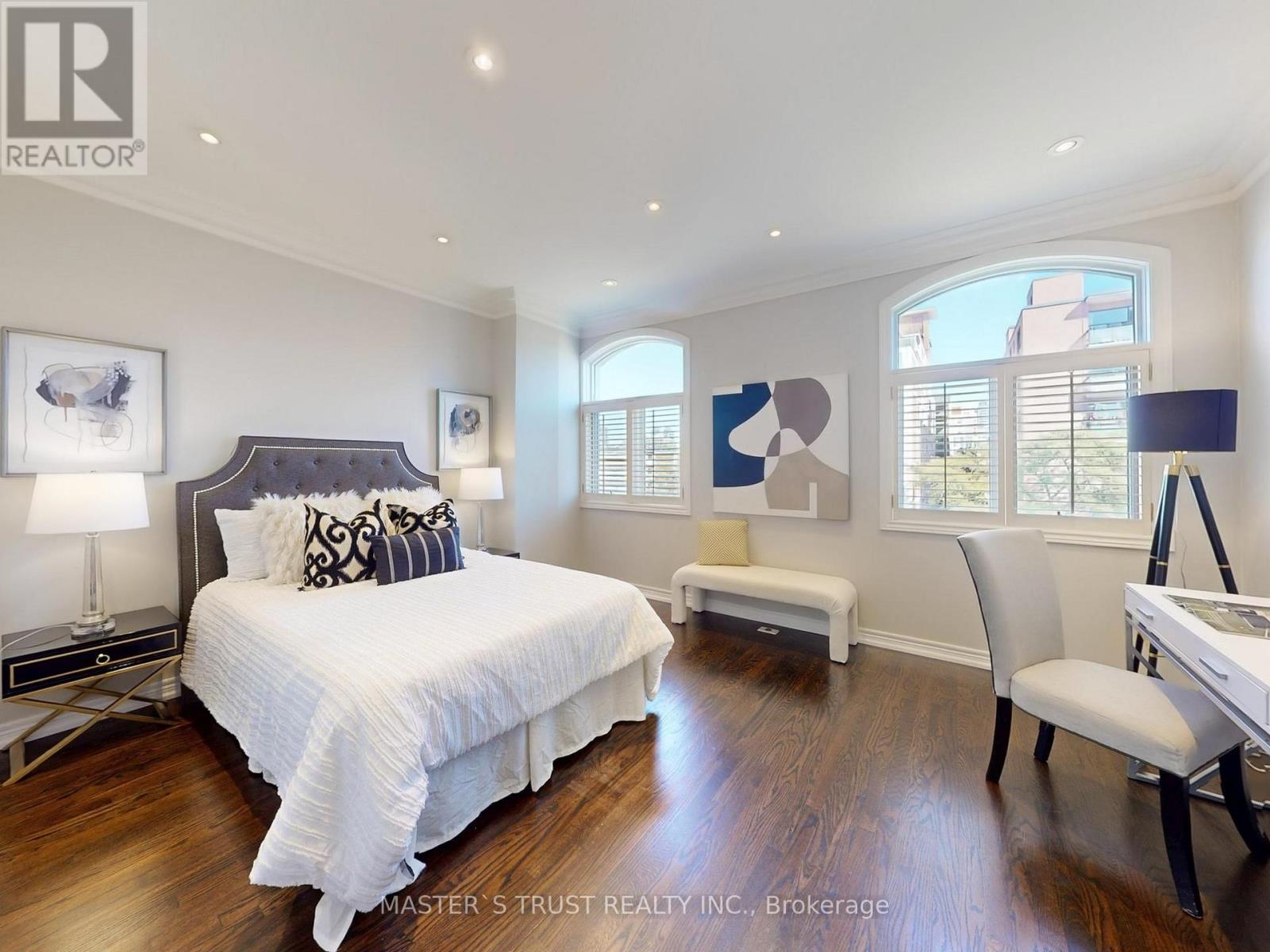 #11 260 RUSSELL HILL ROAD - 18