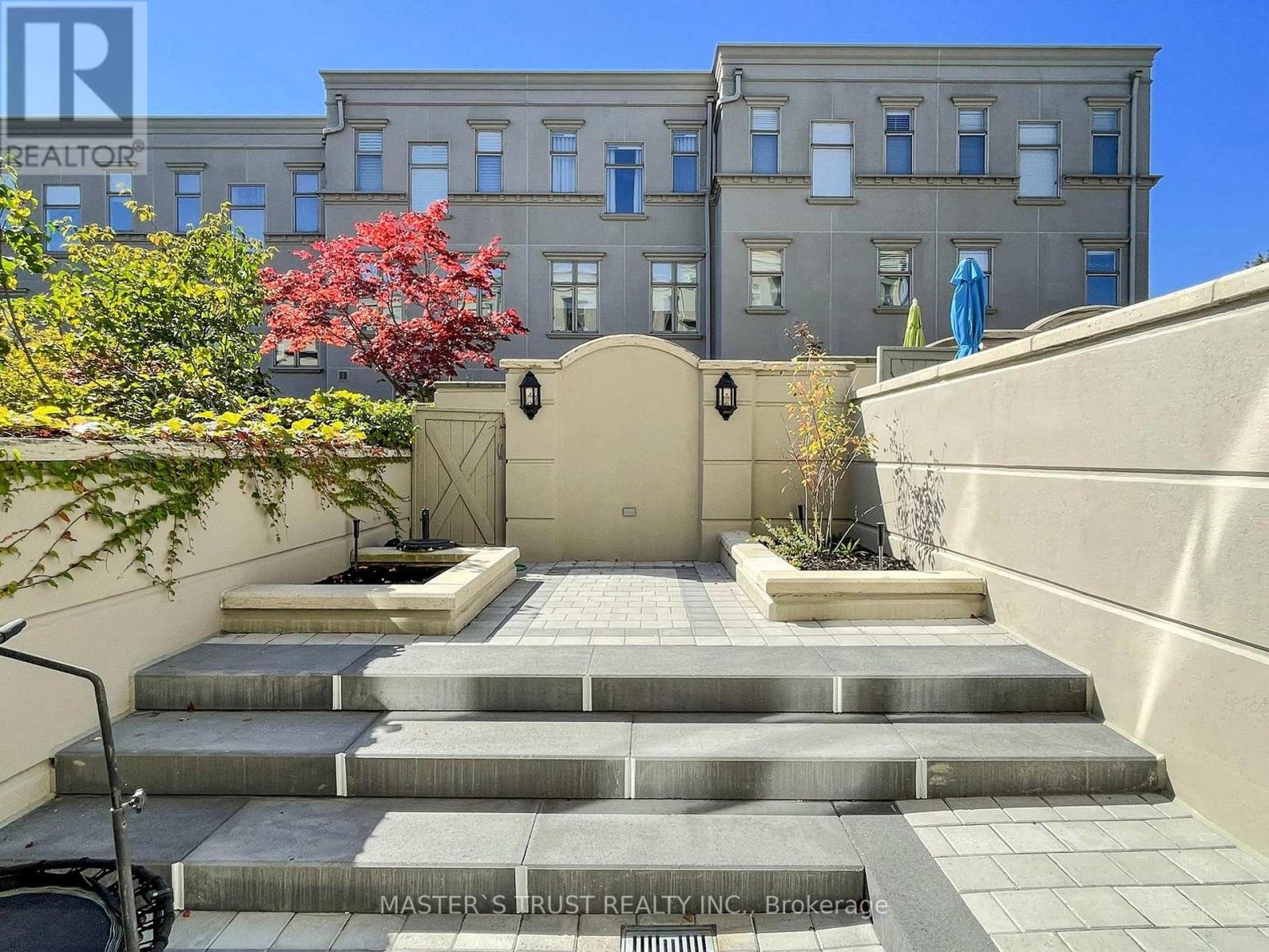 #11 260 RUSSELL HILL ROAD - 23