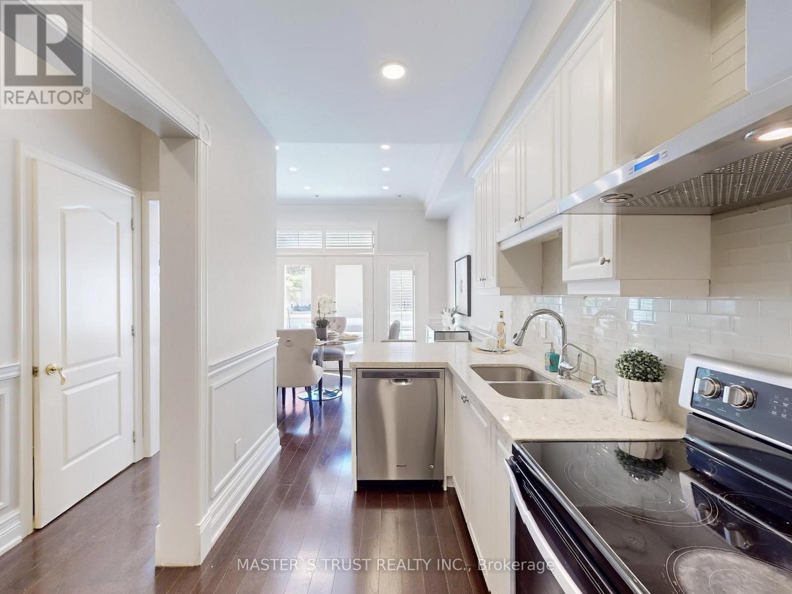 #11 260 RUSSELL HILL ROAD - 6