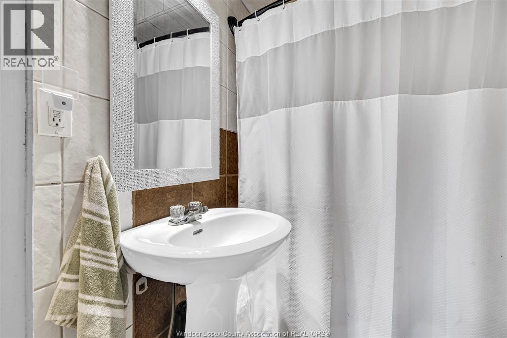 1757 PIERRE AVENUE - 12