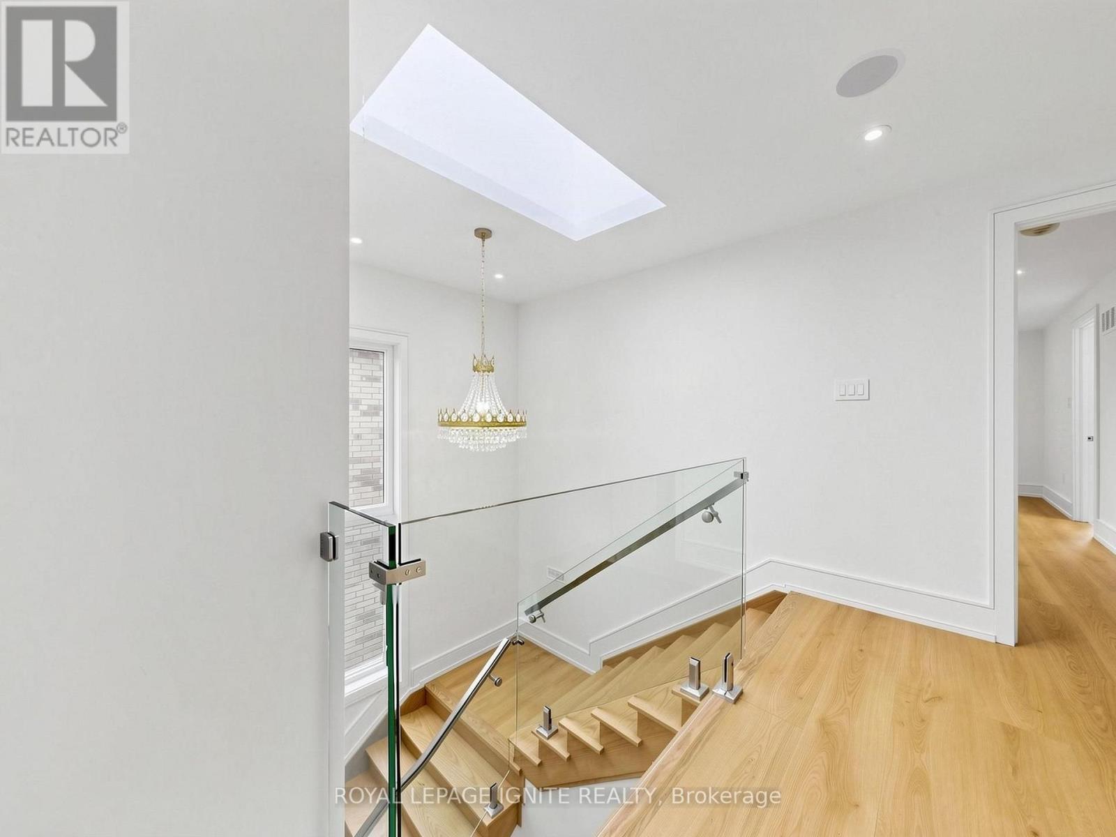 160 MANSE ROAD N - 23