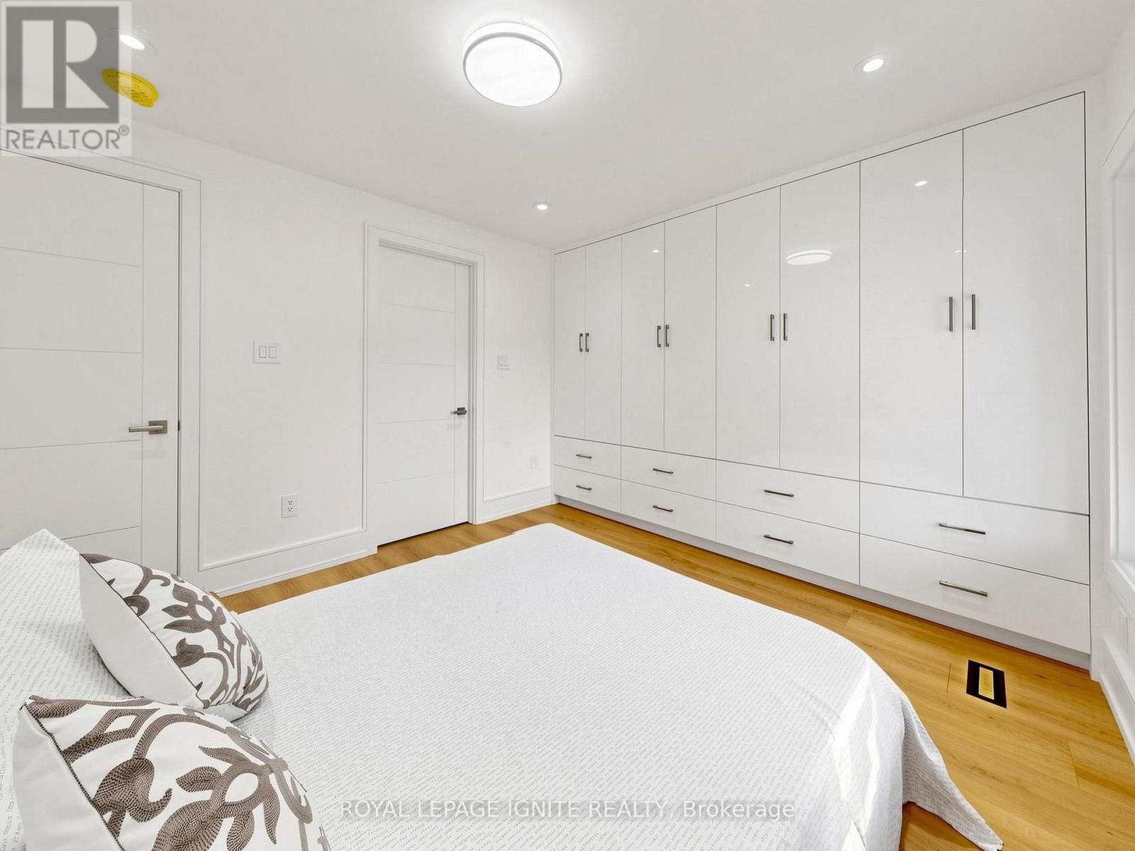 160 MANSE ROAD N - 32