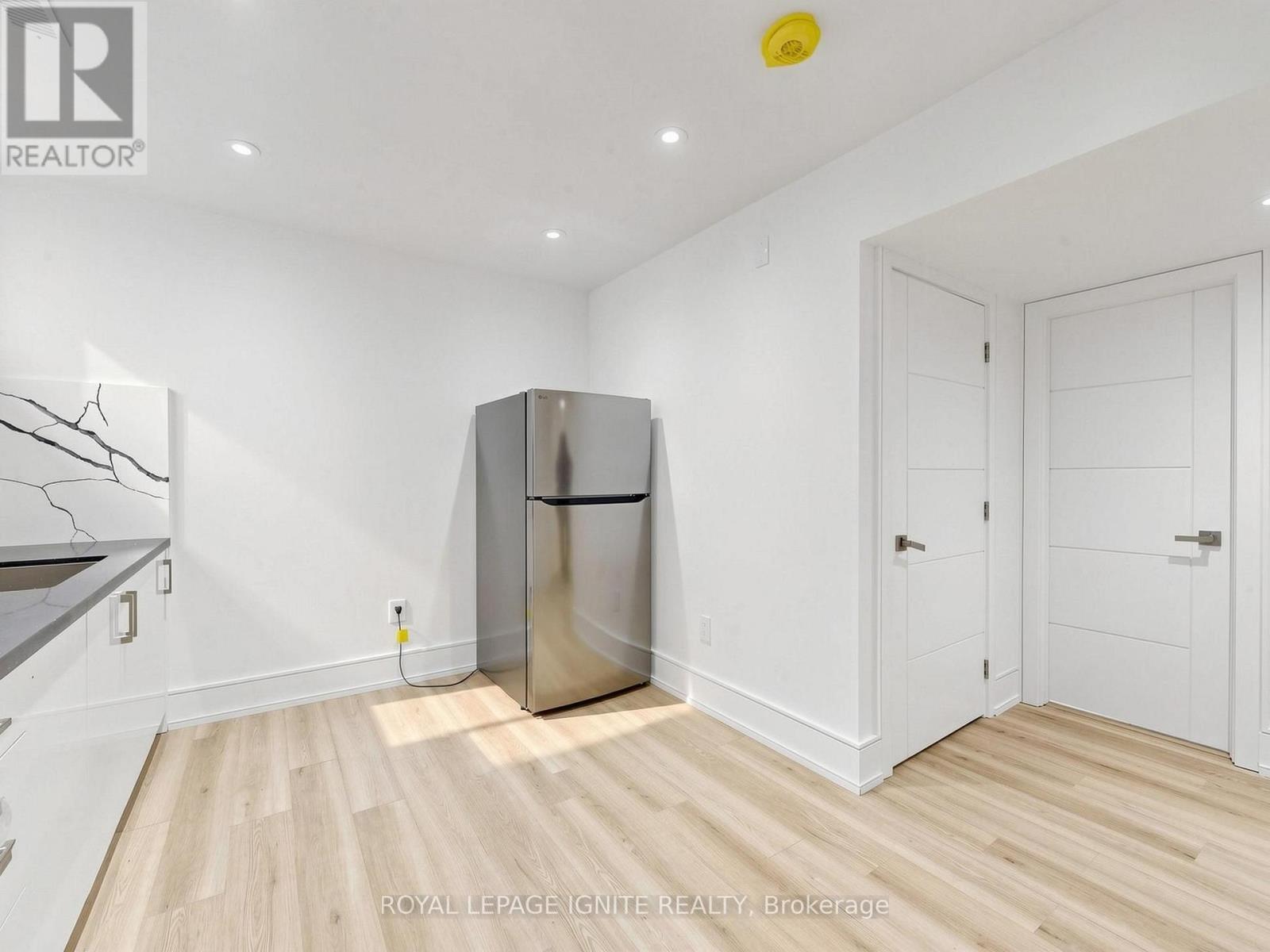 160 MANSE ROAD N - 42