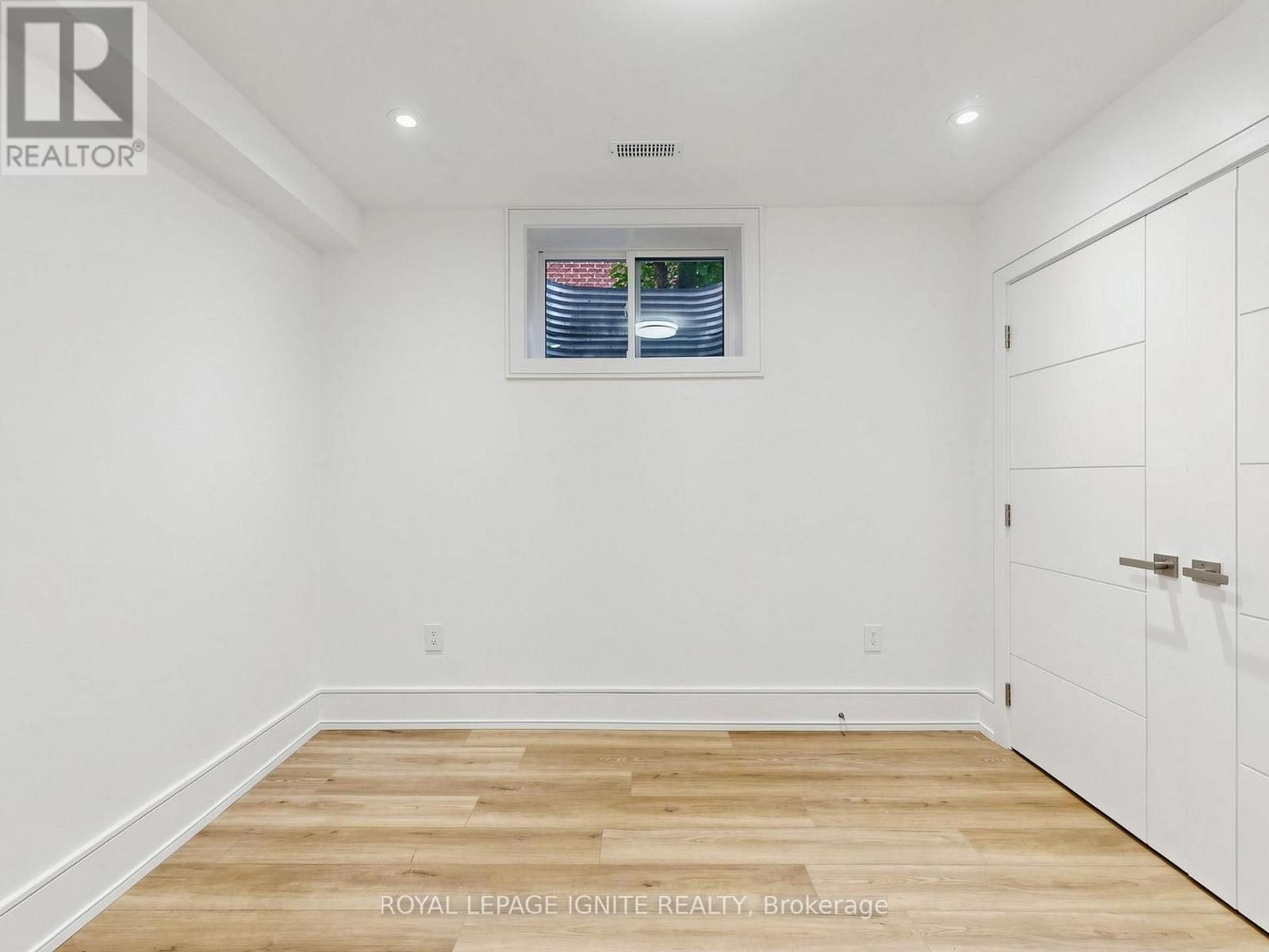 160 MANSE ROAD N - 43