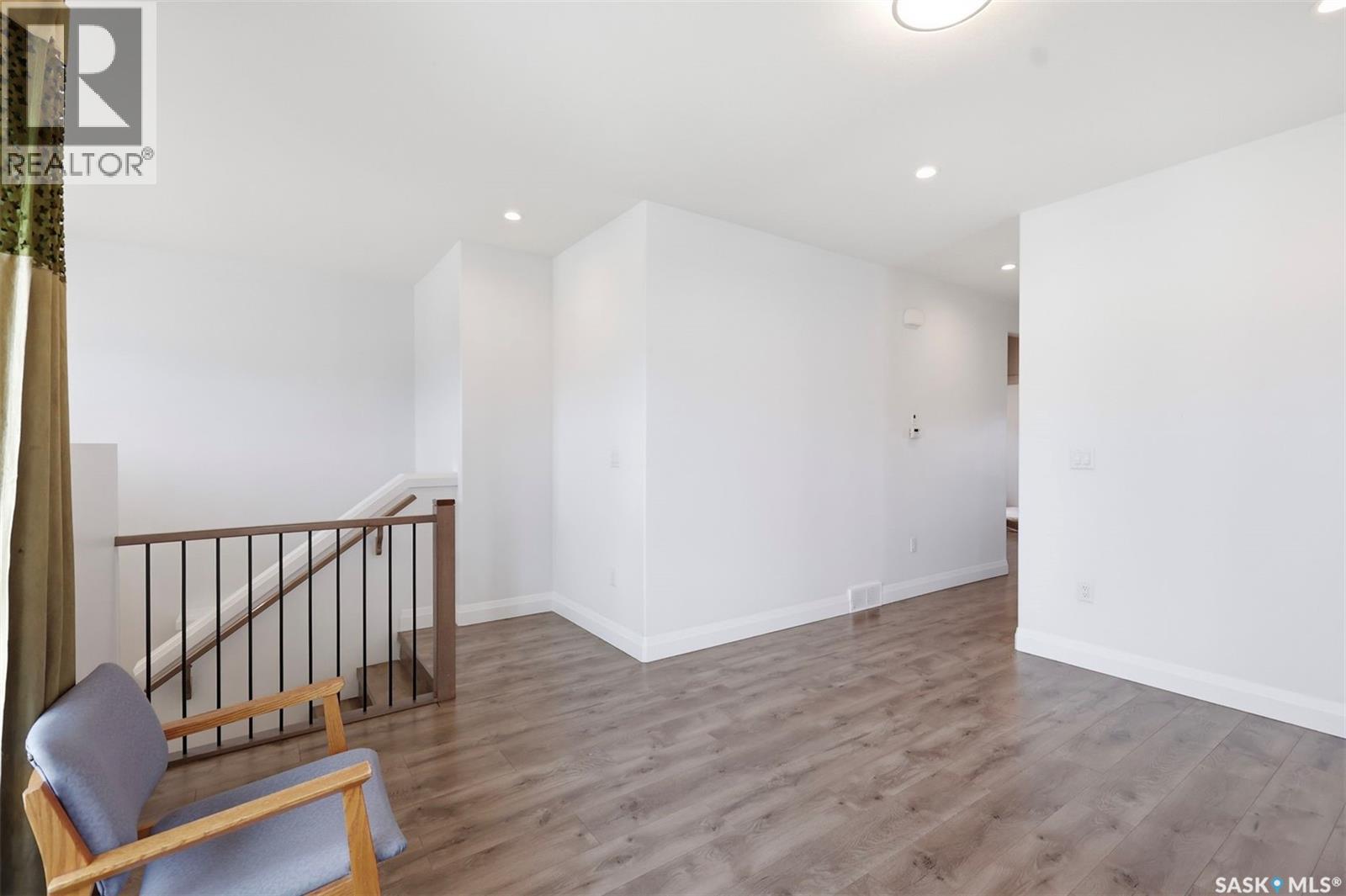 434 McArthur CRESCENT - 10