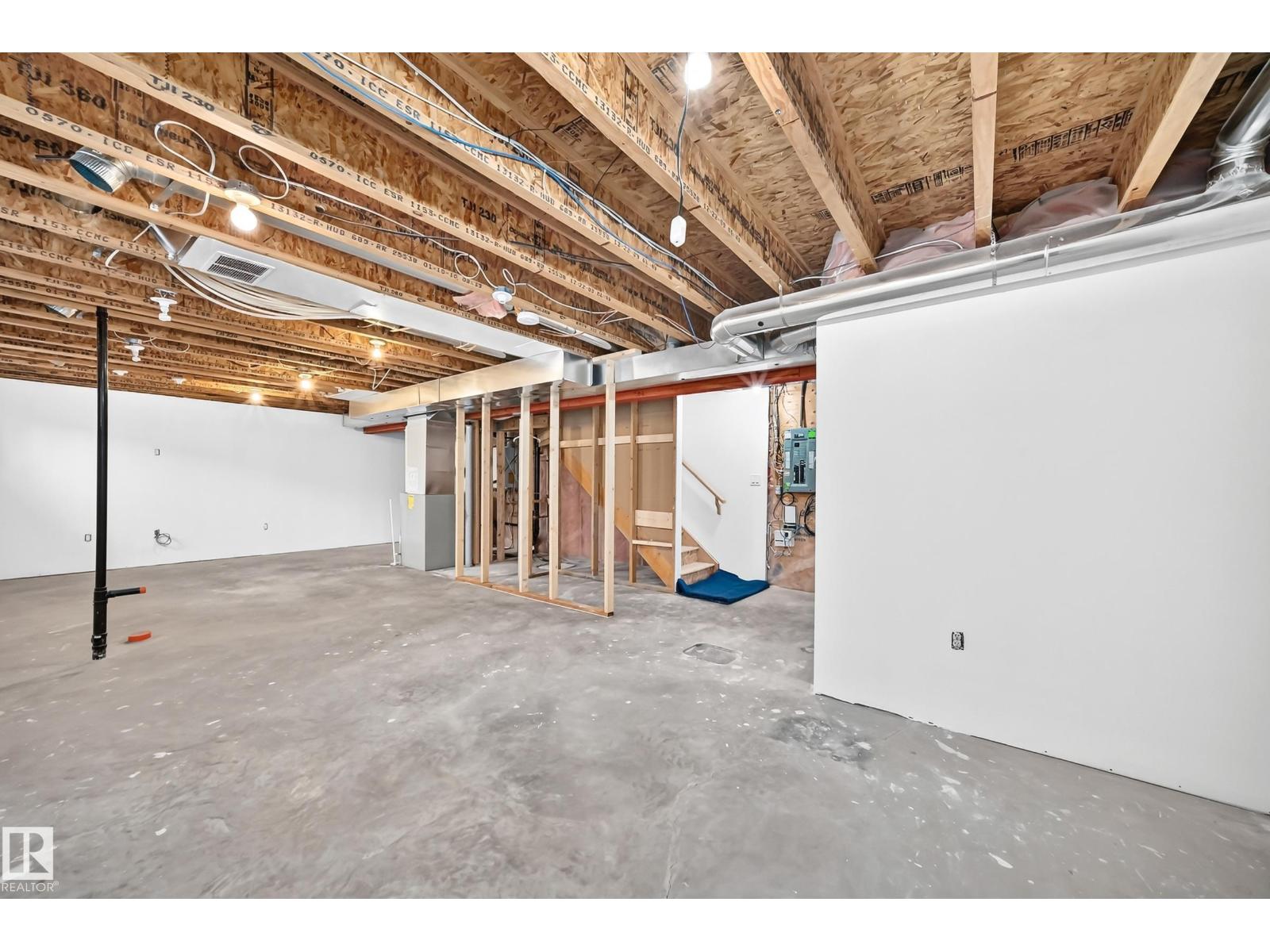 211 59 ST SW - 44