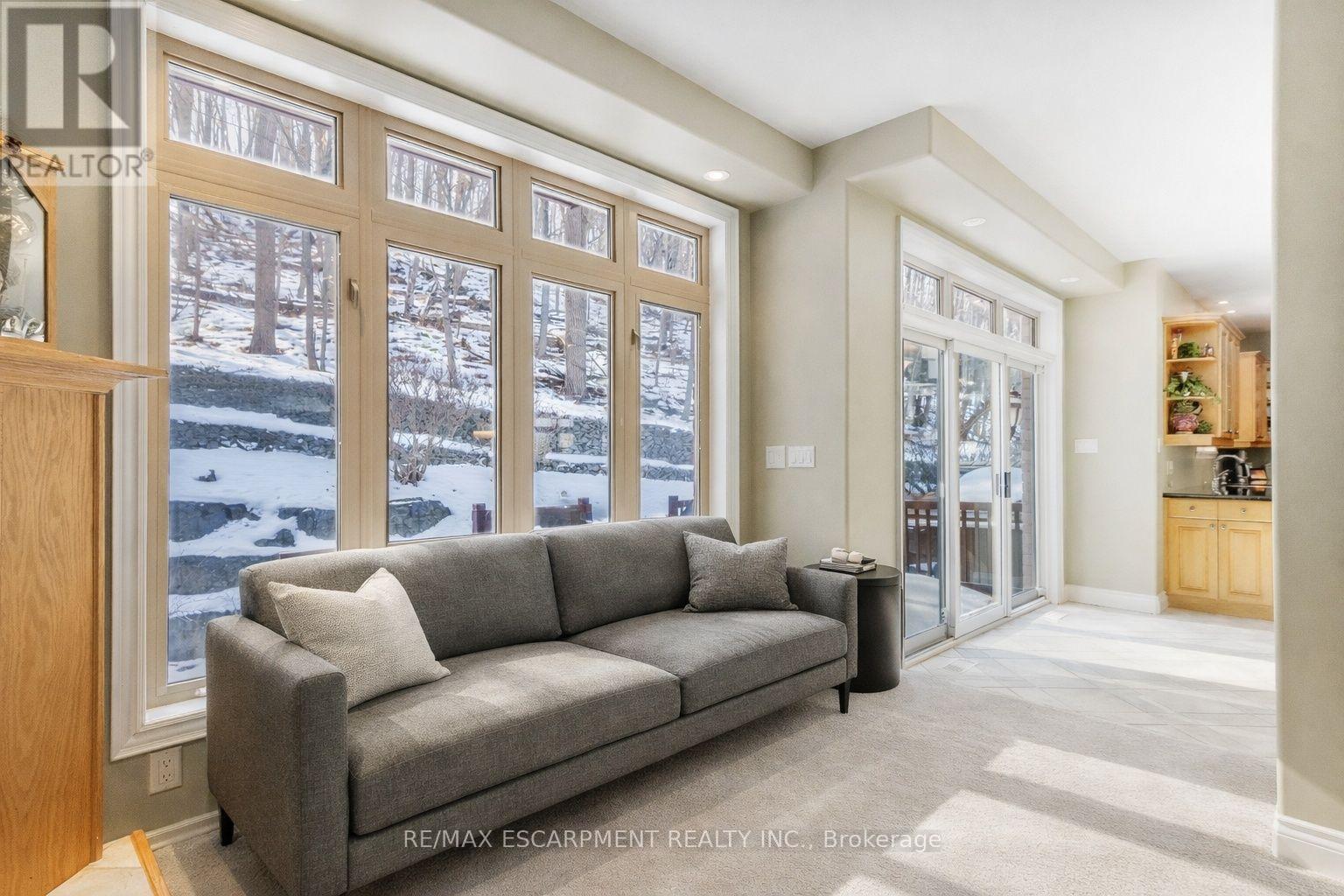 130 DORCHESTER DRIVE - 14