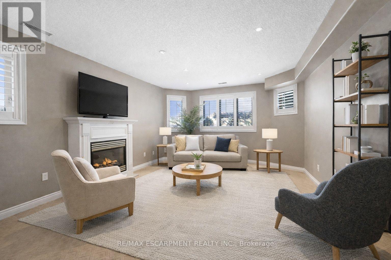 130 DORCHESTER DRIVE - 26