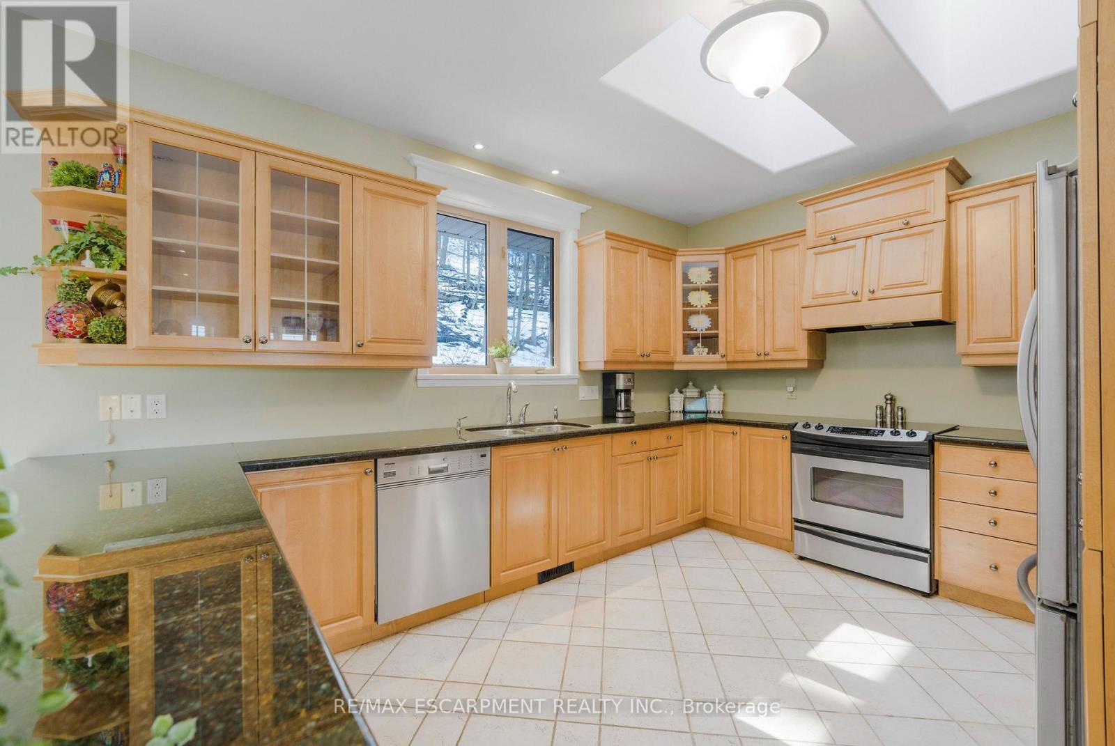 130 DORCHESTER DRIVE - 8