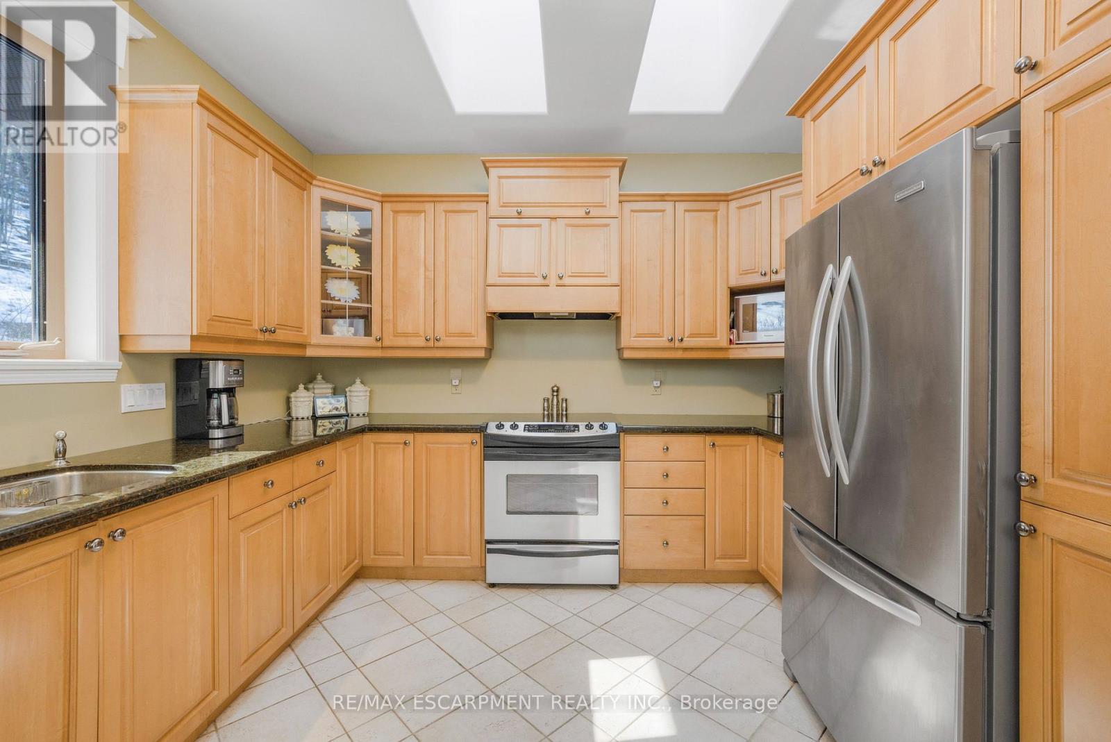 130 DORCHESTER DRIVE - 9