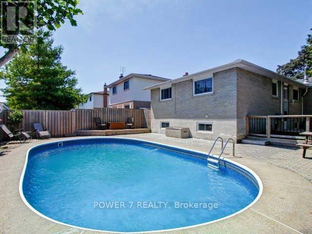 23 DONNACONA CRESCENT - 33
