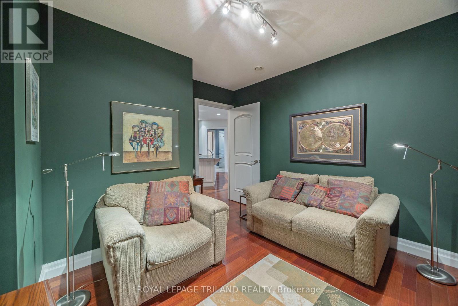 #1202 250 PALL MALL STREET - 10