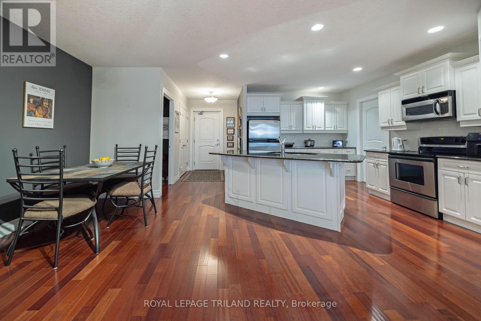 #1202 250 PALL MALL STREET - 17
