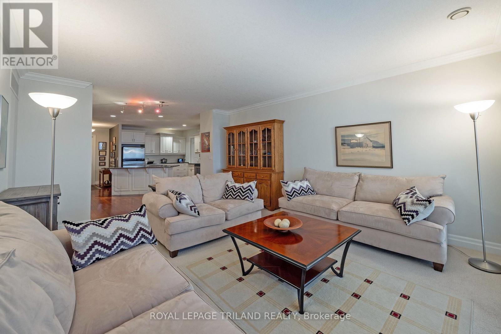 #1202 250 PALL MALL STREET - 20