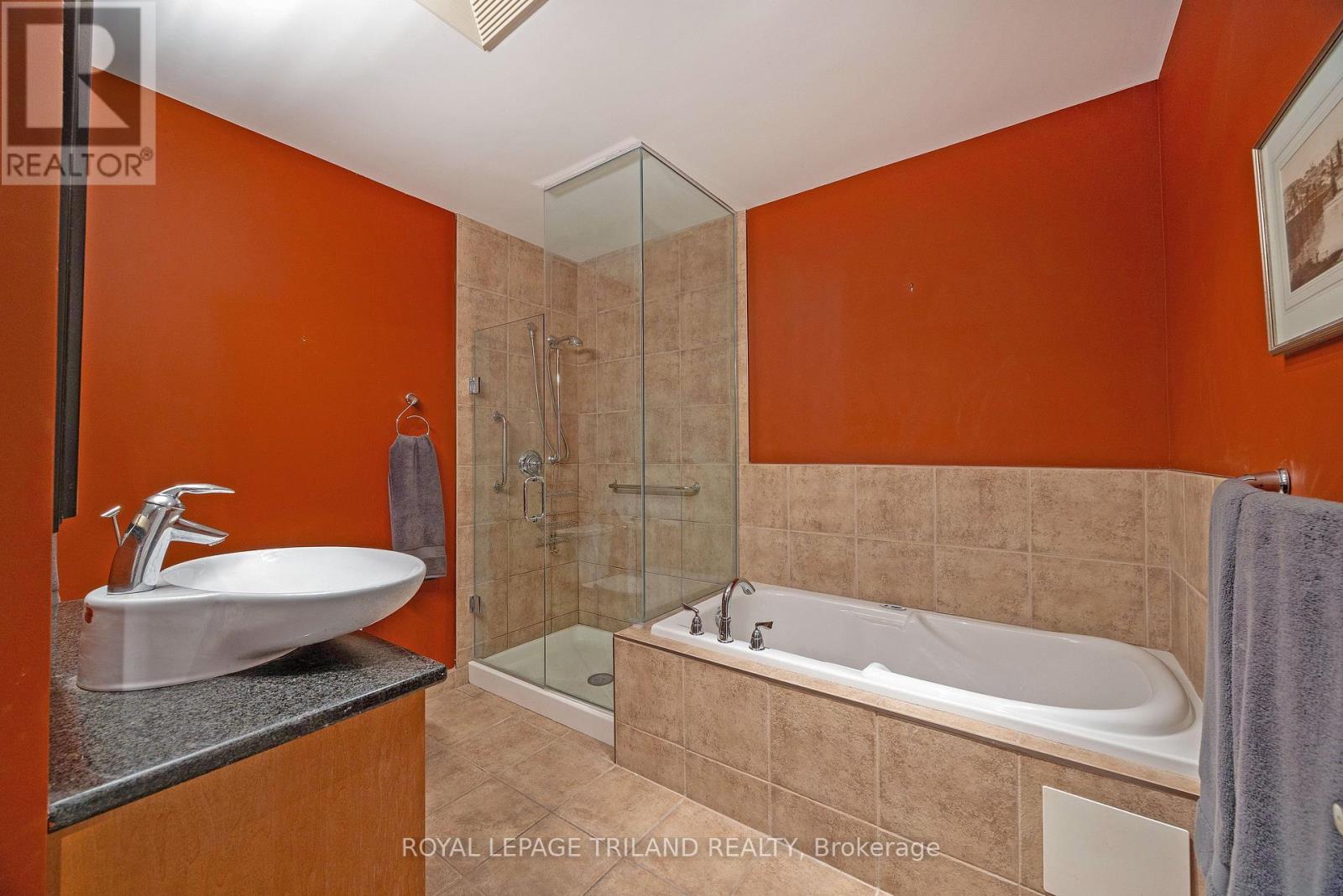 #1202 250 PALL MALL STREET - 24