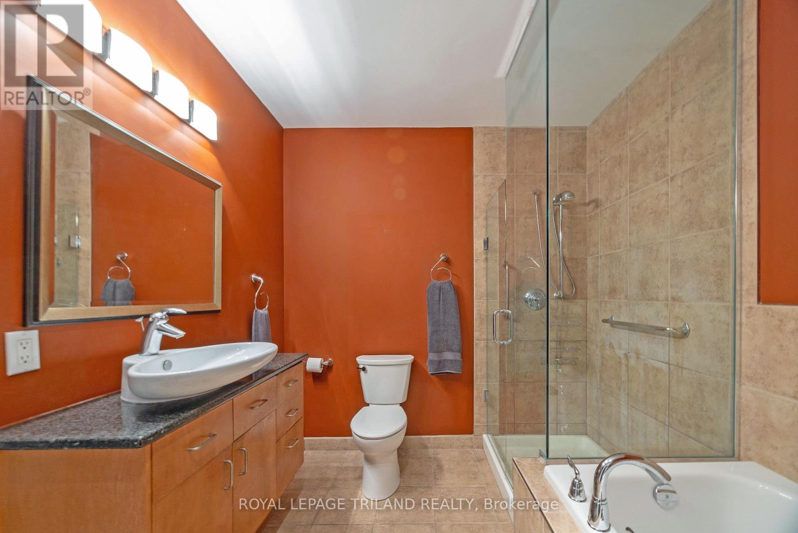 #1202 250 PALL MALL STREET - 25