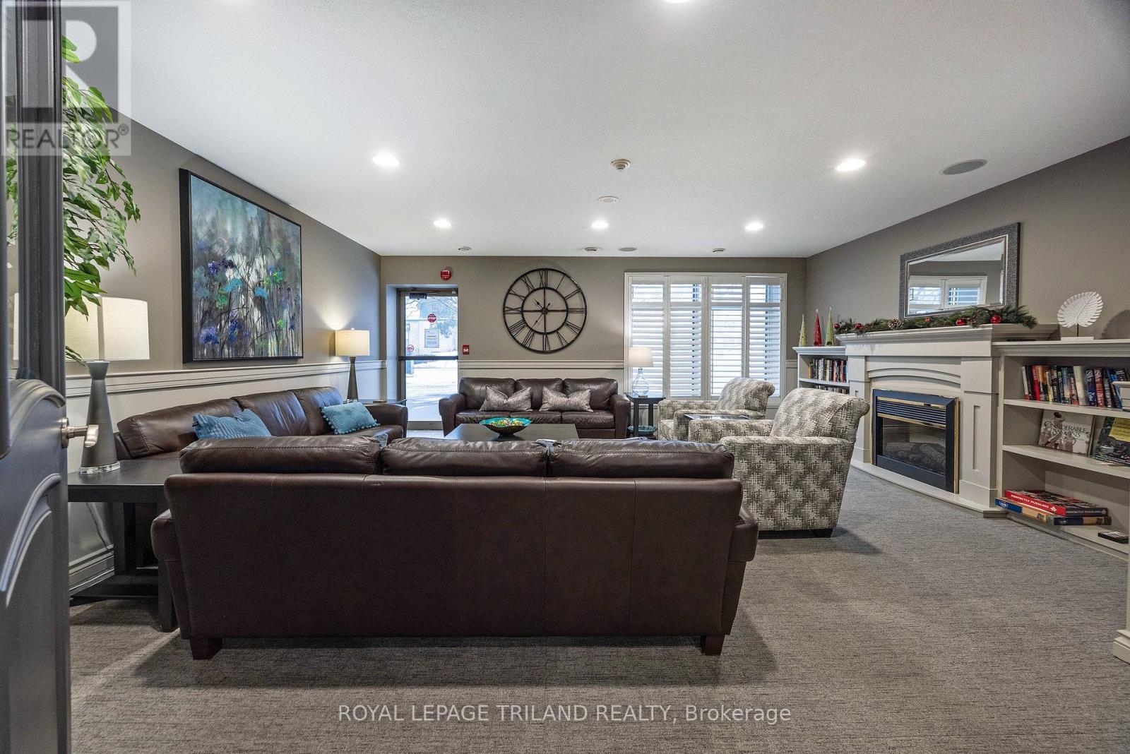 #1202 250 PALL MALL STREET - 30