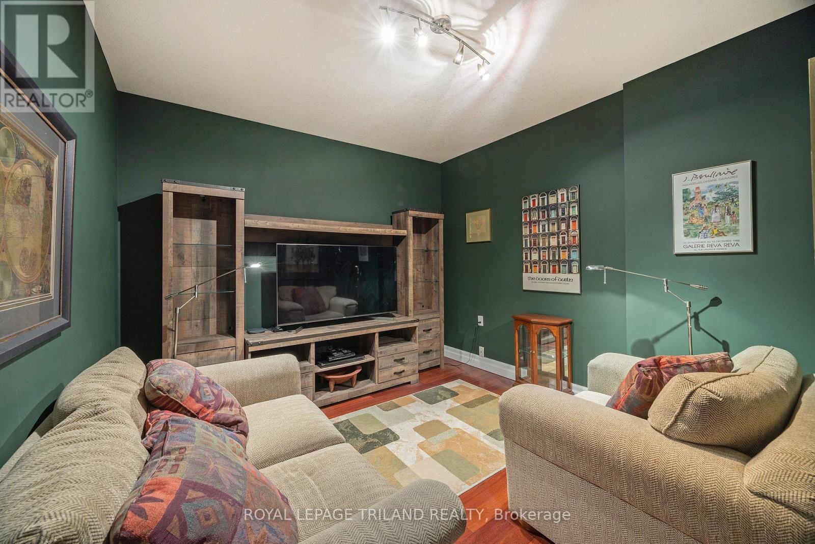 #1202 250 PALL MALL STREET - 9