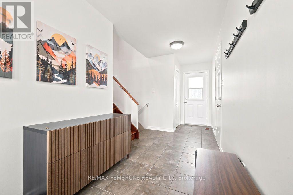2038 SANDSTONE CRESCENT, Ottawa. Luxury613. By Peter Sagos - Image 2