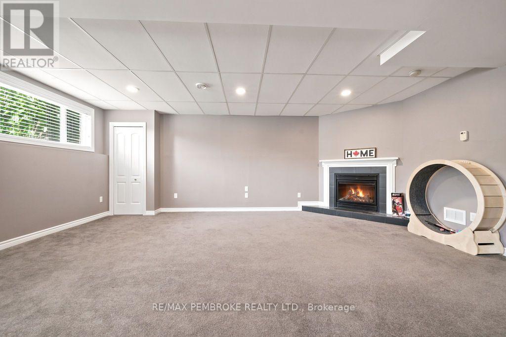 2038 SANDSTONE CRESCENT, Ottawa. Luxury613. By Peter Sagos - Image 24