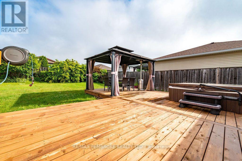 2038 SANDSTONE CRESCENT, Ottawa. Luxury613. By Peter Sagos - Image 31