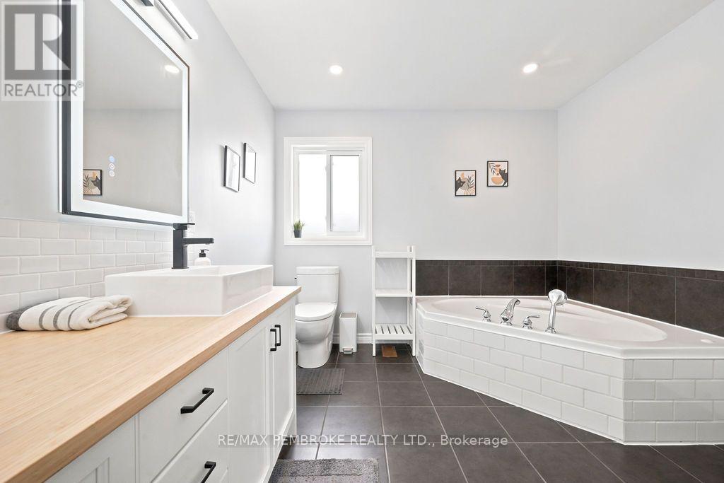 2038 SANDSTONE CRESCENT, Ottawa. Luxury613. By Peter Sagos - Image 5