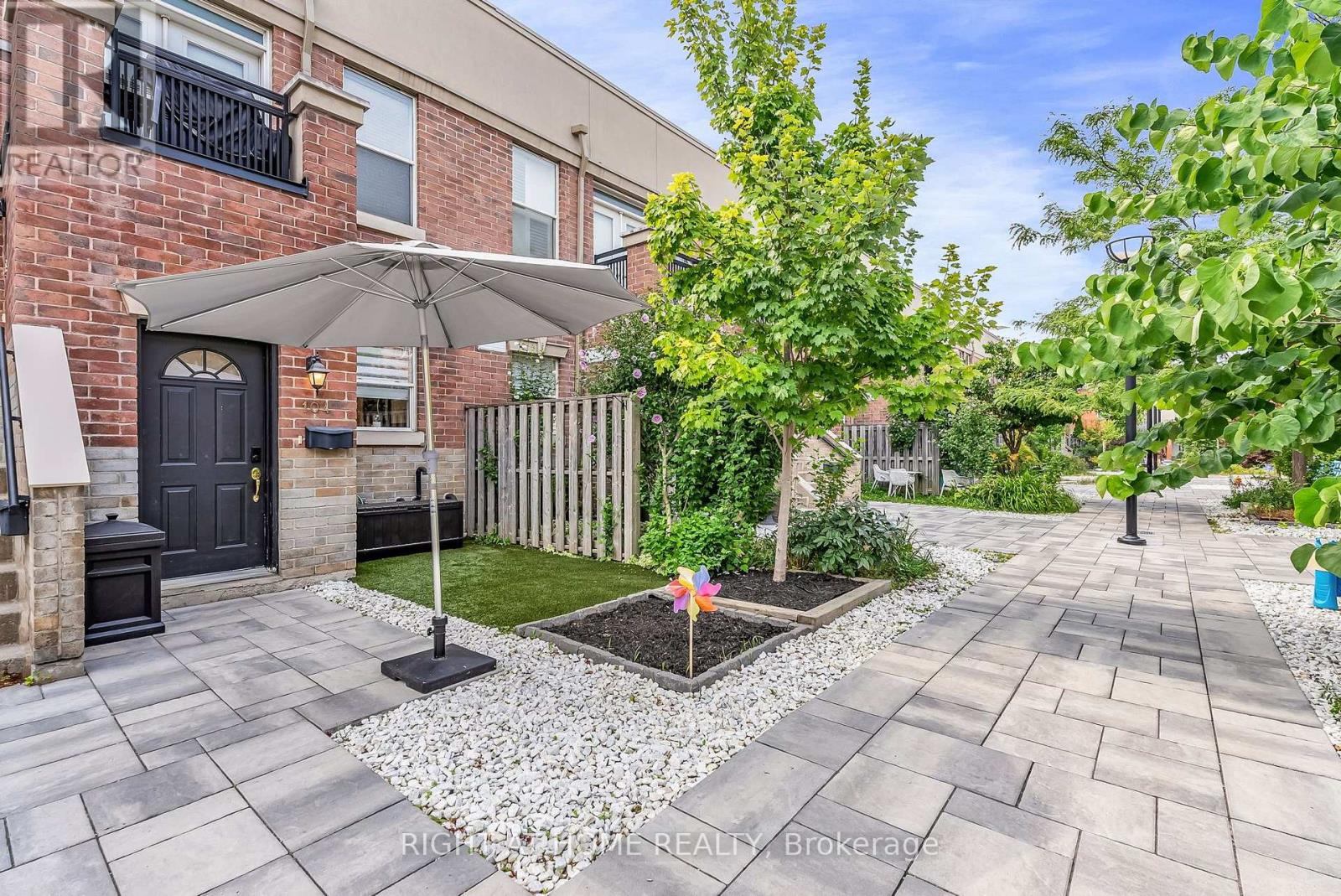 #104 55 HALTON STREET - 1