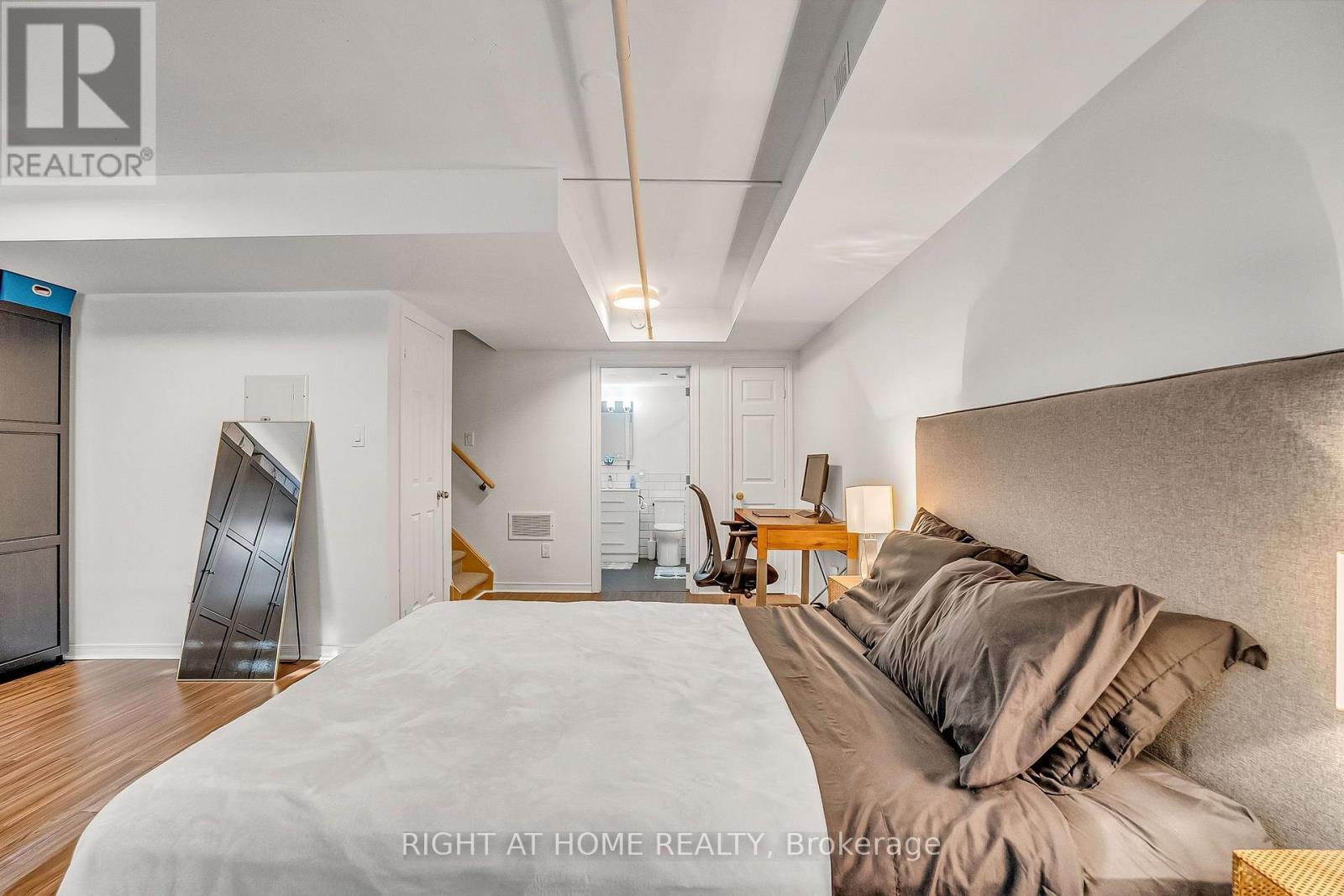 #104 55 HALTON STREET - 16
