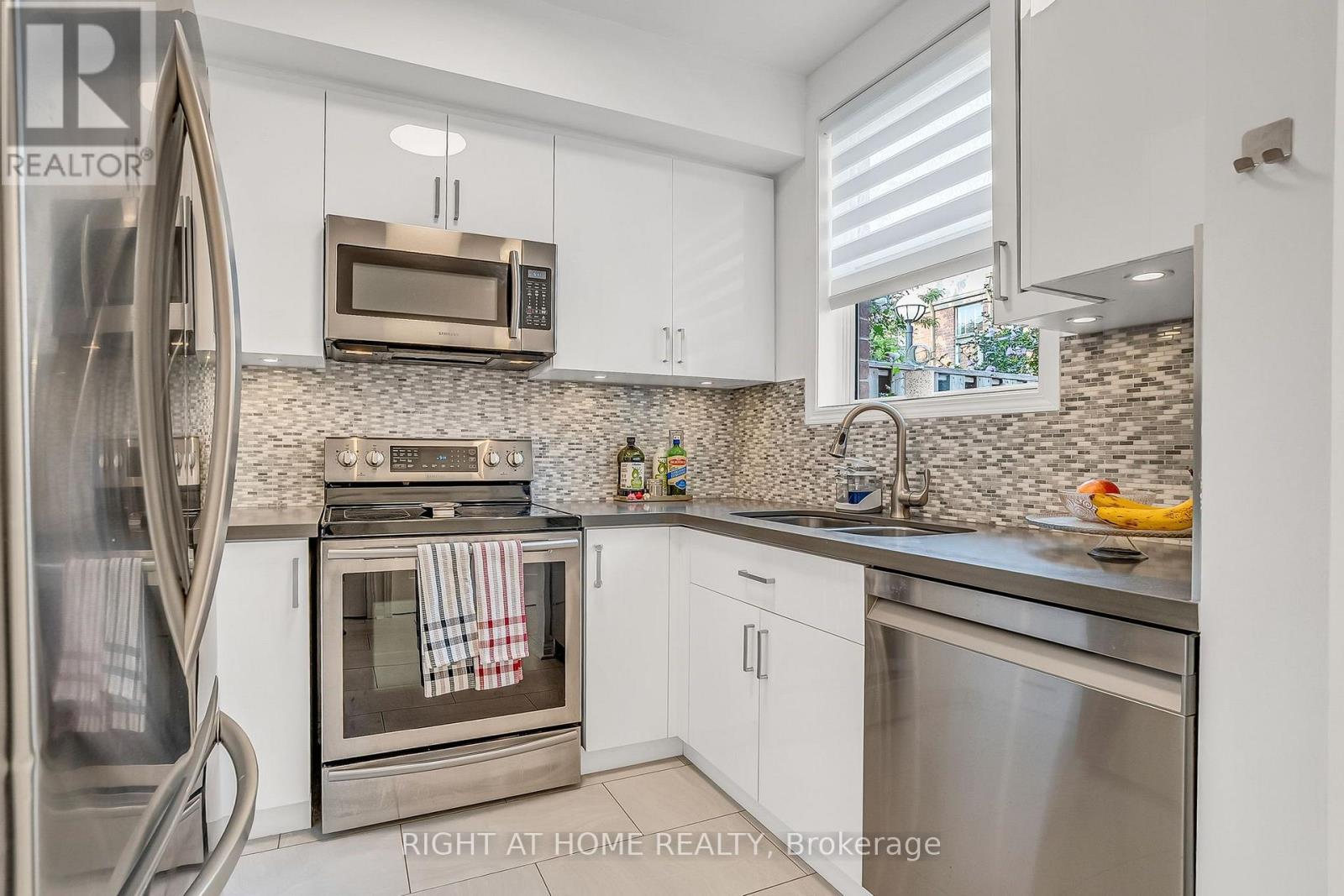 #104 55 HALTON STREET - 2