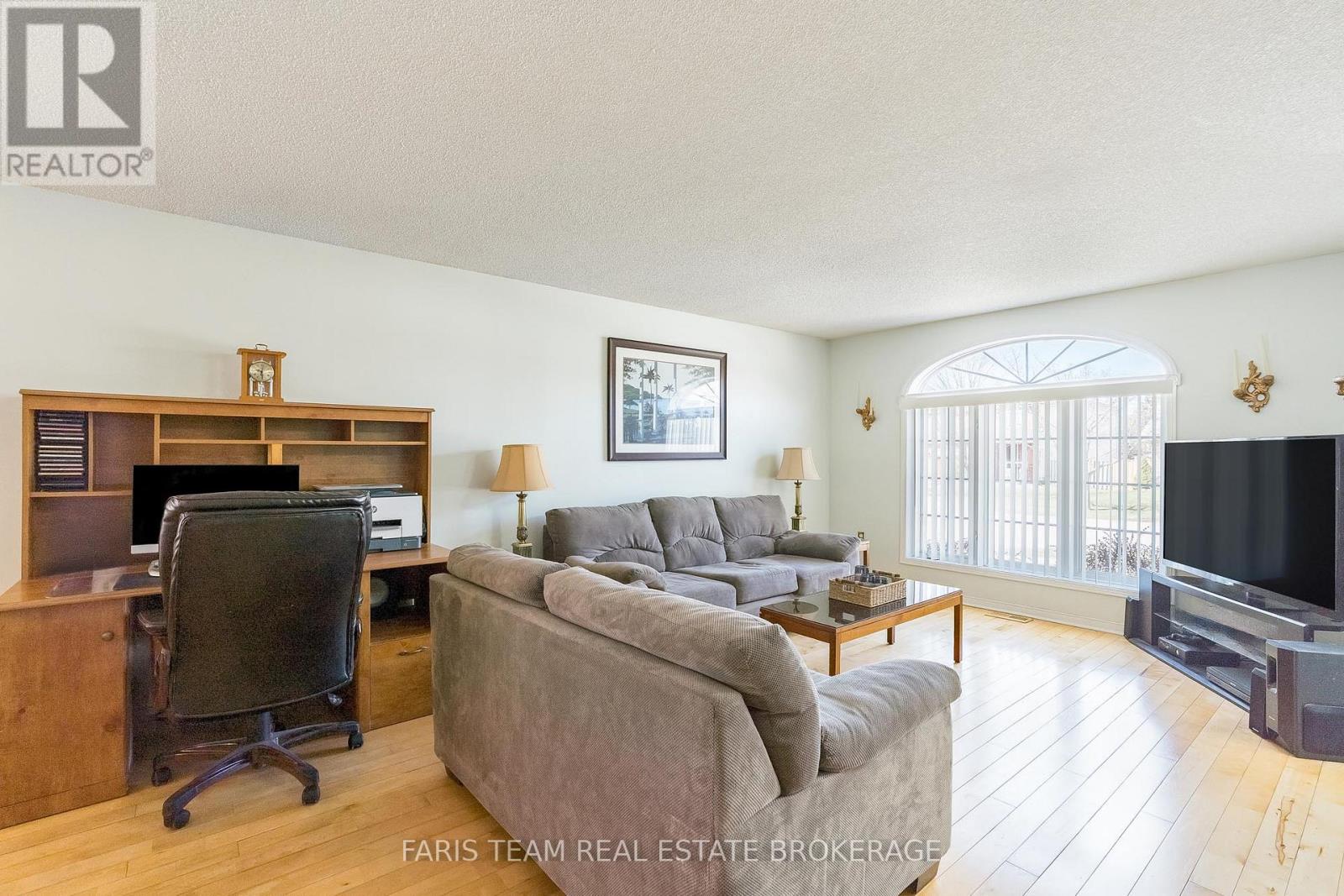 57 WESSENGER DRIVE - 13