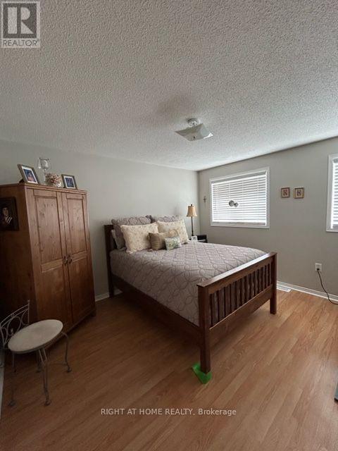 22 LION'S GATE BOULEVARD - 12