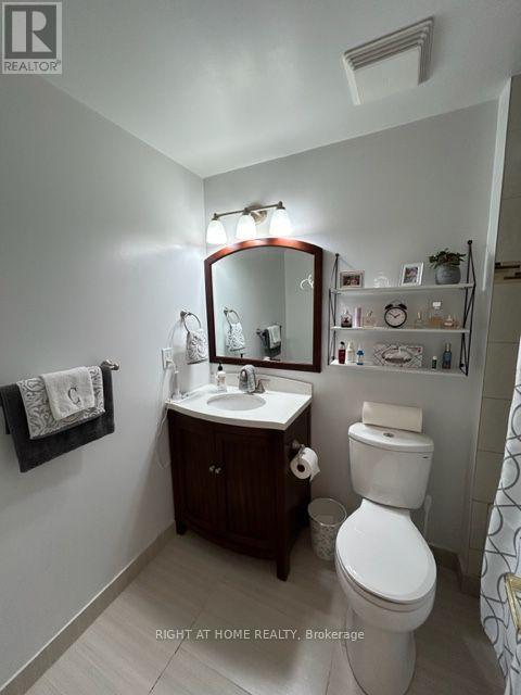 22 LION'S GATE BOULEVARD - 13