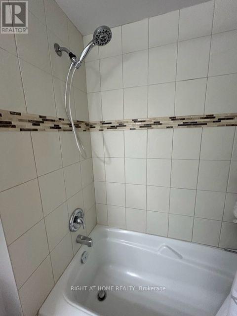 22 LION'S GATE BOULEVARD - 14